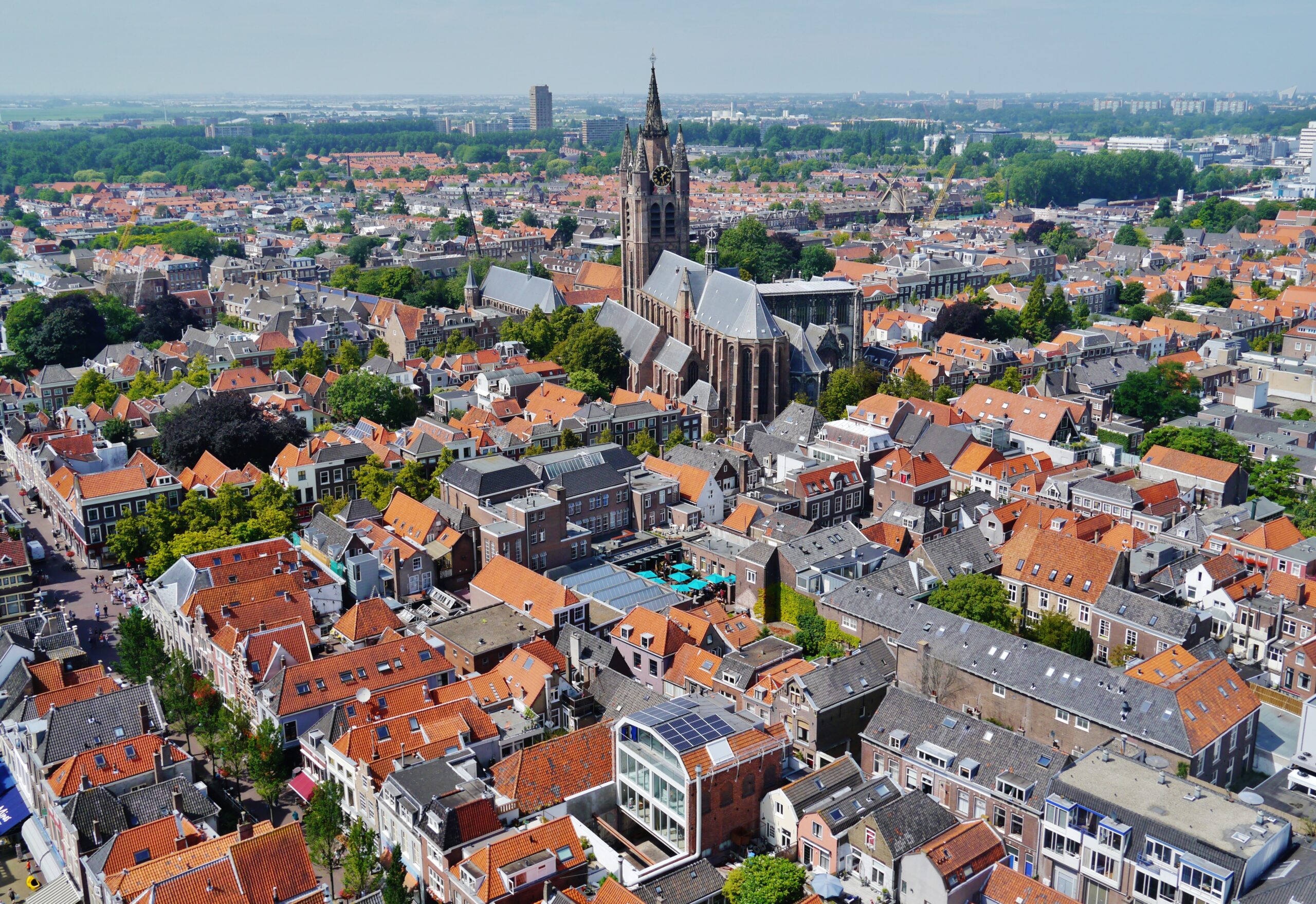 Delft_Blick_von_der_Nieuwe_Kerk_auf_die_Oude_Kerk_1