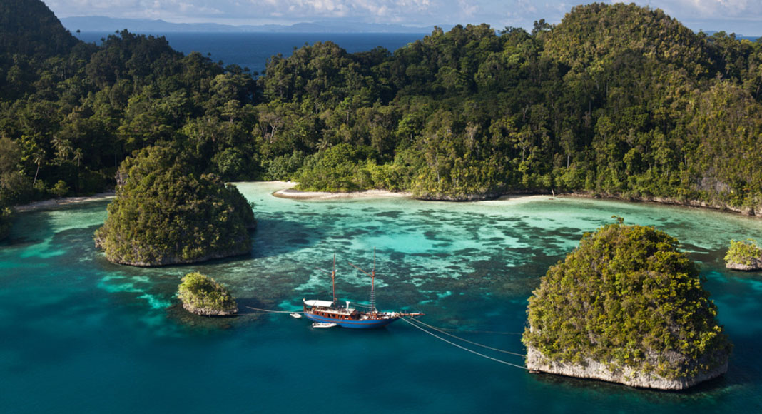 Perairan-Indonesia-yang-Punya-Vibes-Seperti-FIlm-Avatar-2