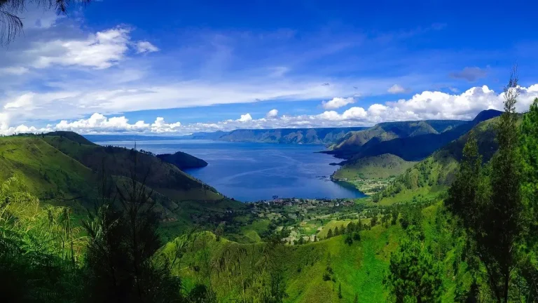 kota-cold-lake-keindahan-alam-dan-kehidupan-di-sekitarnya