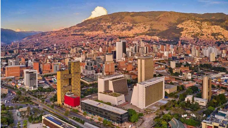 kota-medellin-kota-penuh-warna-dan-sejarah-di-kolombia