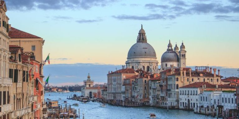 kota-venesia-keindahan-dan-sejarah-kota-kanal-di-italia